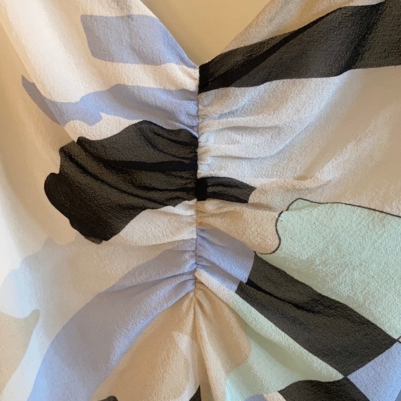 Kenneth Cole silk tank. Geometric print. Size 2 - Picture 4 of 4